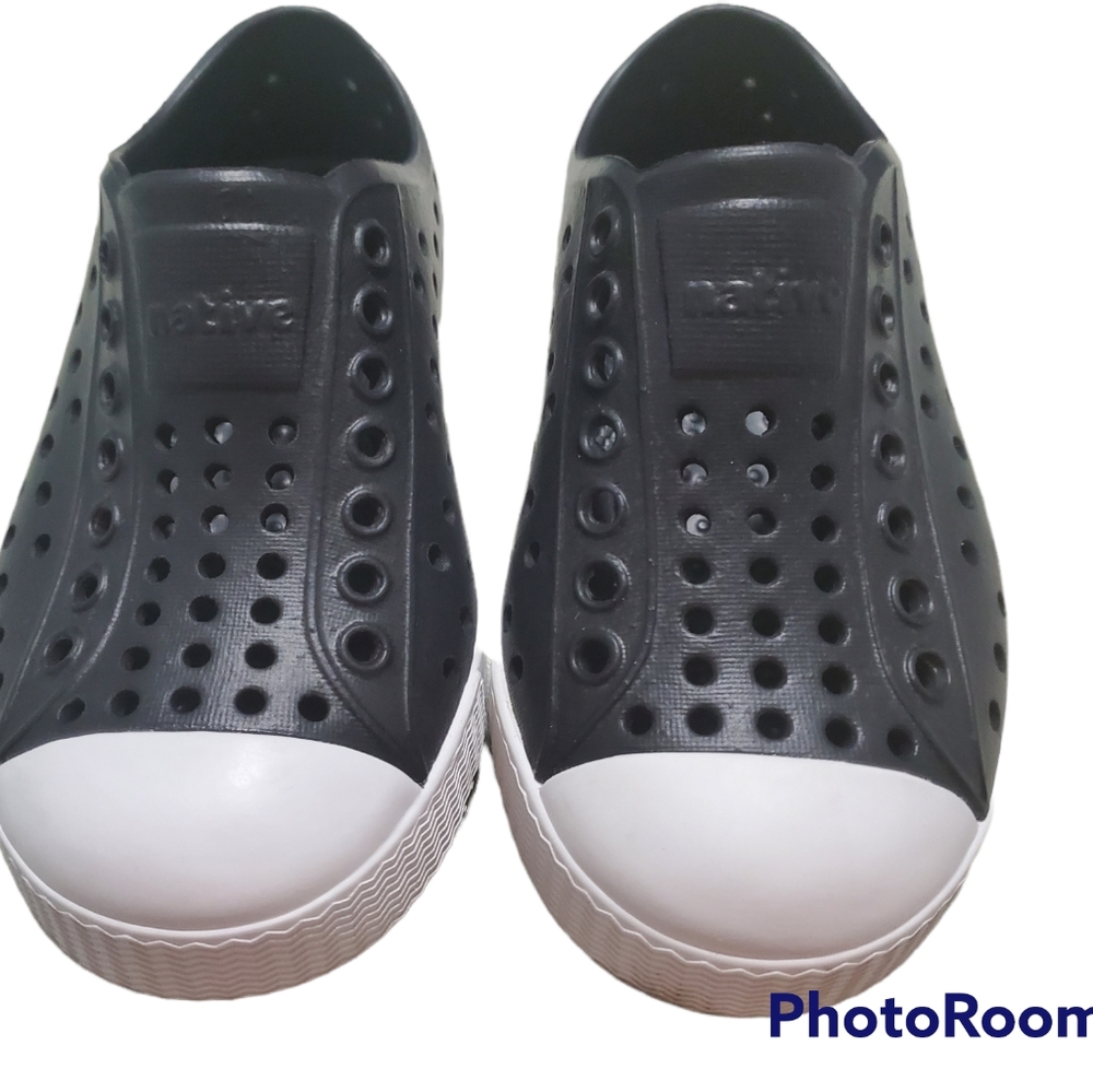 Native Jefferson Kids/Junior Shoes - Jiffy Black/Shell White - C8 NEW